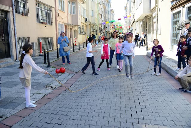 23 Nisan Sokak Şenlikleri