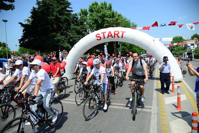 19 Mayıs Kadıköy'de Coşkuyla Kutlandı