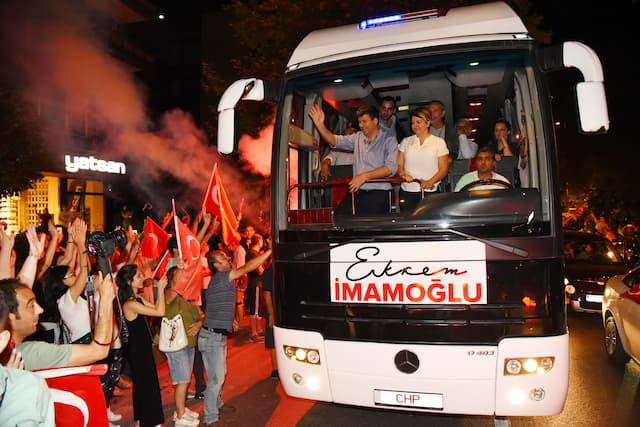 Bağdat Caddesi'nde Ekrem İmamoğlu Sevinci